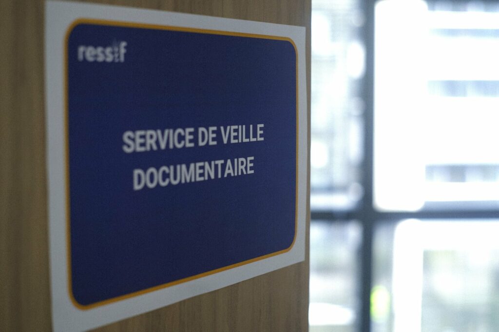 service veille documentaire